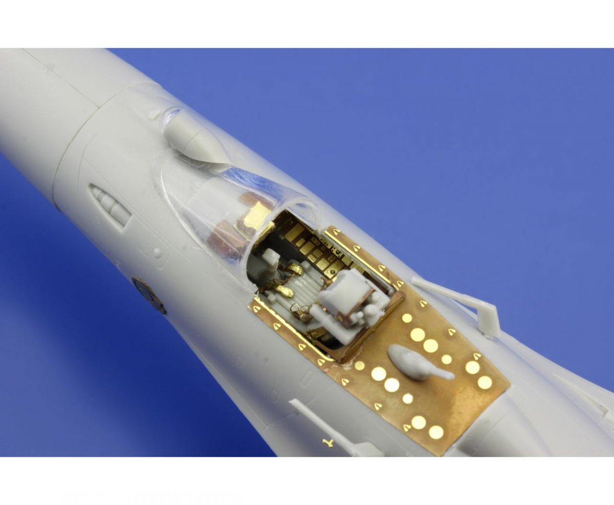 Eduard SS403 Su-33 Flanker D S. A. 1/72 HASEGAWA – imagen 3