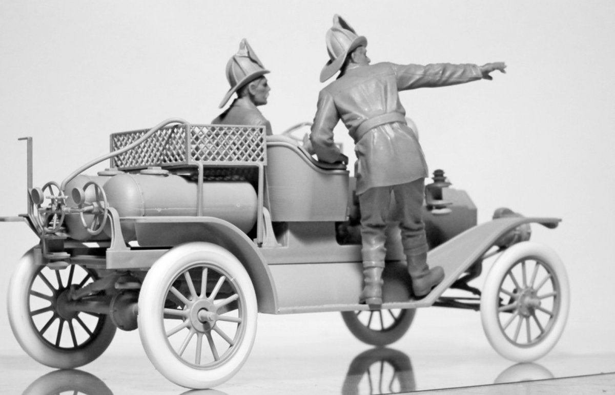 ICM 24006 American Fire Truck Crew (1910s) (2 figures) 1/24 – Bild 4
