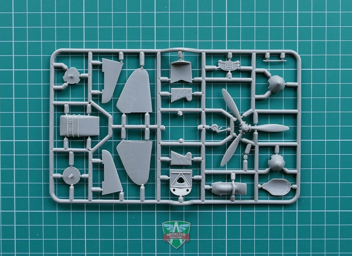 Modelsvit 4802 Yak-1 Soviet fighter on skis 1/48 – Bild 5