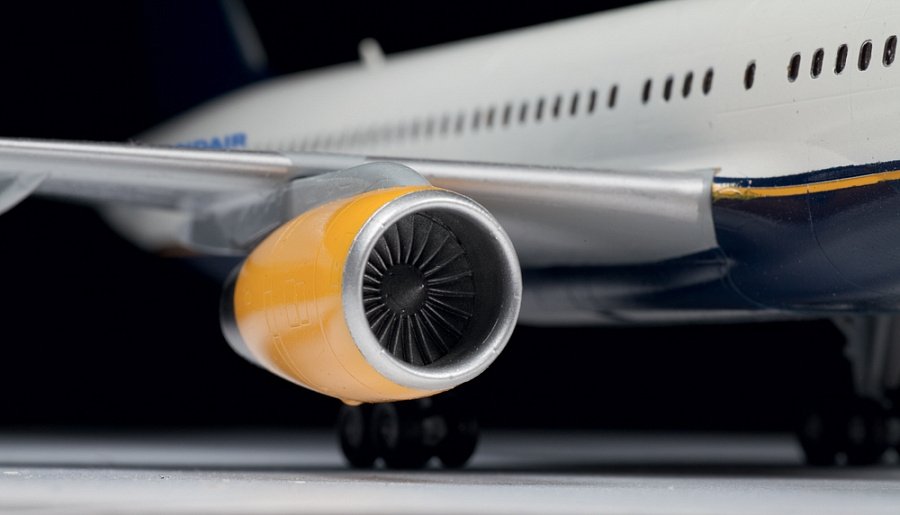 Zvezda 7032 Civil airliner Boeing 757-200 1/144 – immagine 4