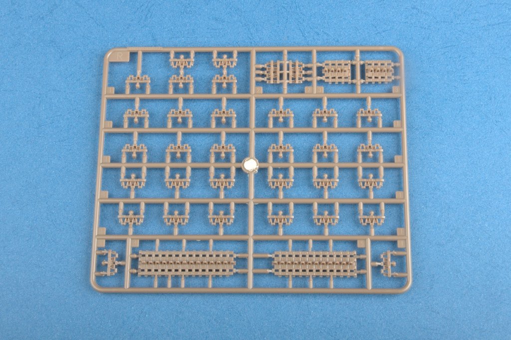 Hobby Boss 83804 Pz.Kpfw.I Ausf.F allemand (VK18.01) - Première version (1/35) – image 8