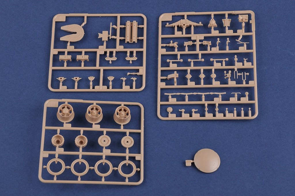 Hobby Boss 85511 Russian KrAZ-260B Tractor with 5P85TE TEL S-300PMU 1/35 – imagen 4