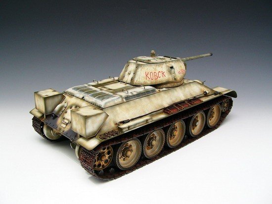 Trumpeter 00905 T-34/76 Model 1942 1/16 – imagen 2