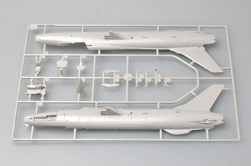 Trumpeter 01617 F-105D Thunderchief 1/72 – imagen 7
