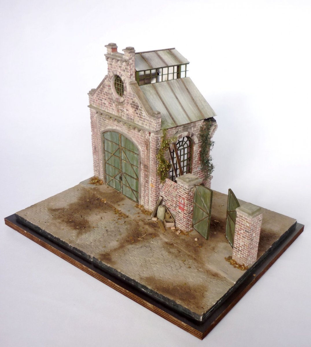RT-Diorama 35289 Diorama-Base: Industrial Workshop 1/35 – image 4