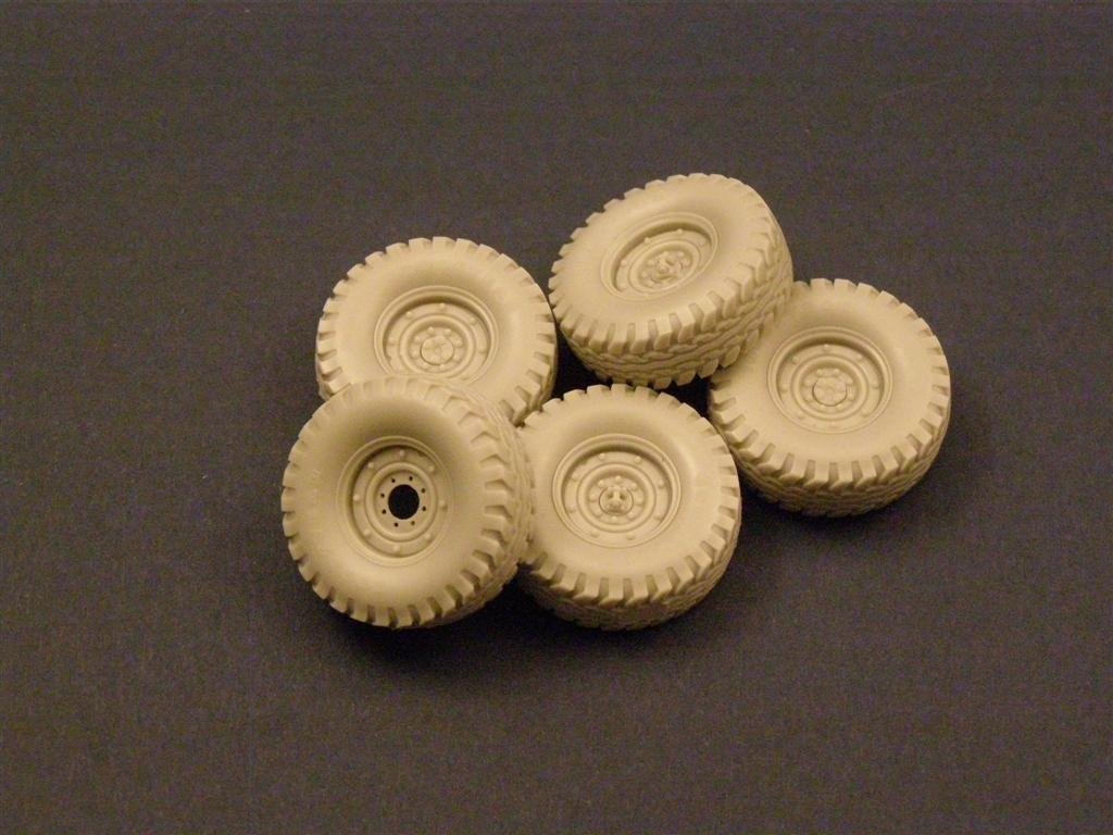 Panzer Art RE35-075 Road wheels with spare for HUMVEE 1/35 – zdjęcie 2