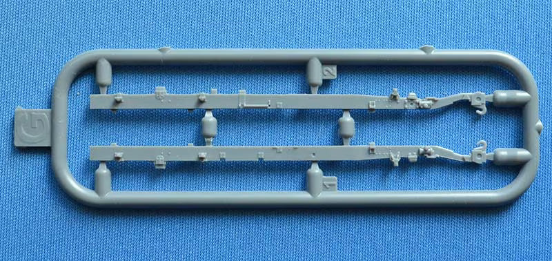 ACE 72601 US G7105 1,5t 4x4 Panel Delivery Truck 1/72 – image 6