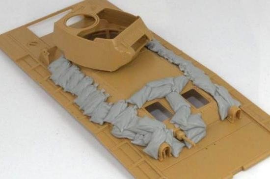 Panzer Art RE35-297 Sand armor for LVT (Italeri kit) 1/35 – immagine 3