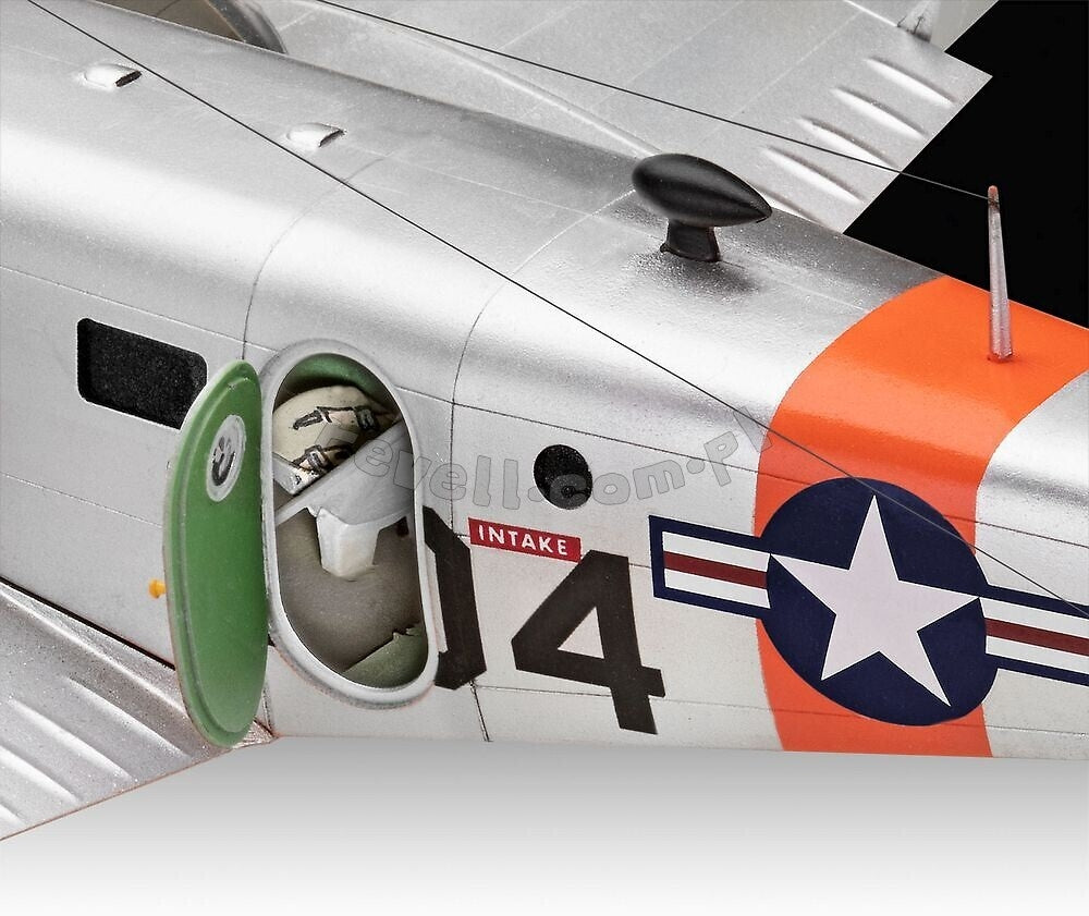 Revell 63811 Beechcraft Model 18 - model set 1/72 – image 4
