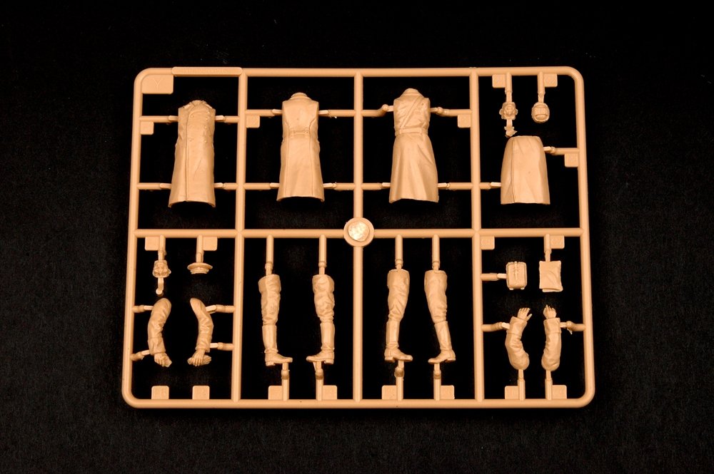 Trumpeter 00428 Soviet Artillery - Commander Inspection 1/35 – imagen 6