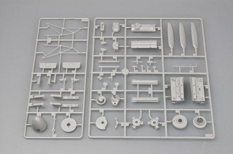 Trumpeter 02417 Hurricane Mk II D/Trop 1/24 – imagen 6