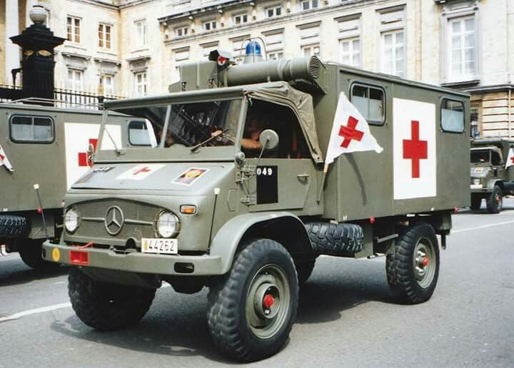 ACE 72469 Unimog S 404 Krankenwagen 1/72 – zdjęcie 7