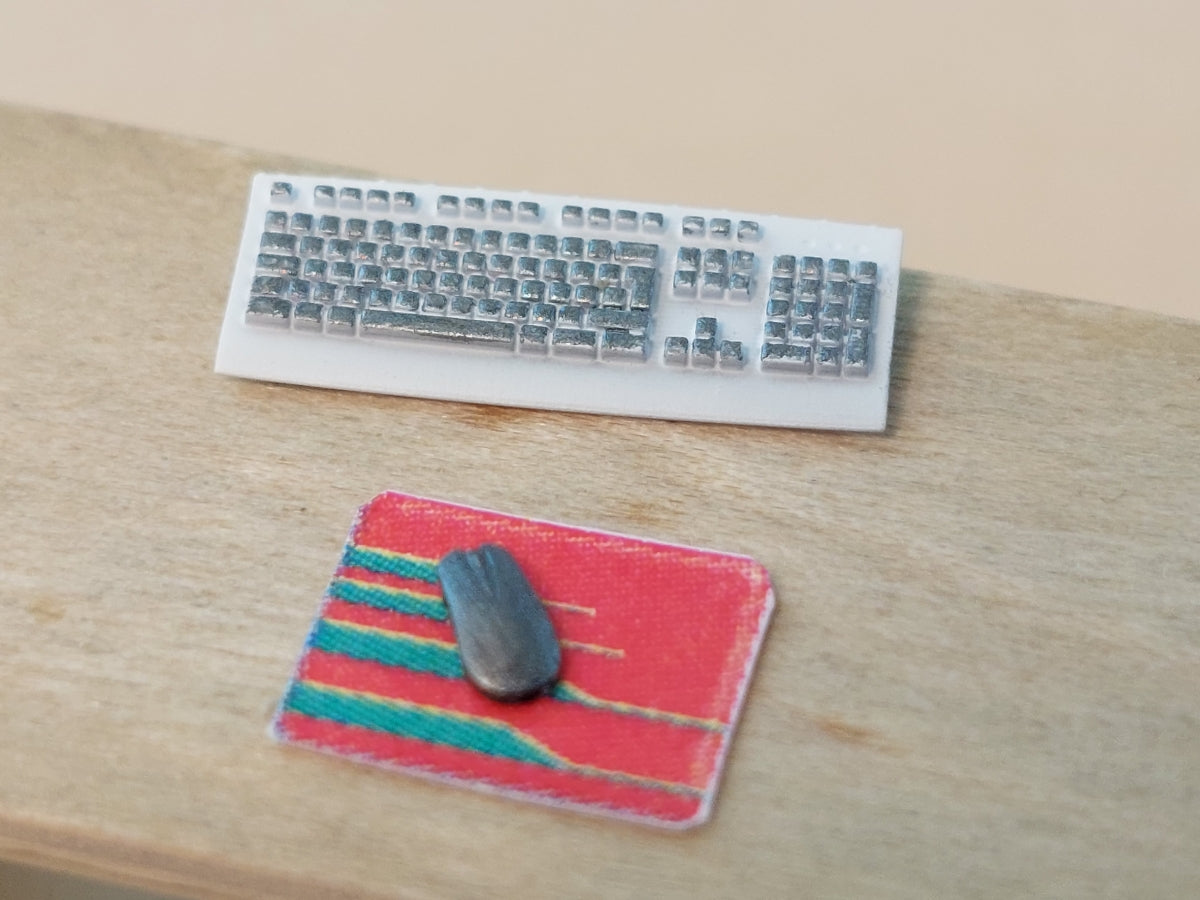 Point of no Return 3524057 PC z monitorem, klawiaturą, myszką i kalkomaniami / PC with monitor, keyboard, mouse and decals 1/35 – imagen 3