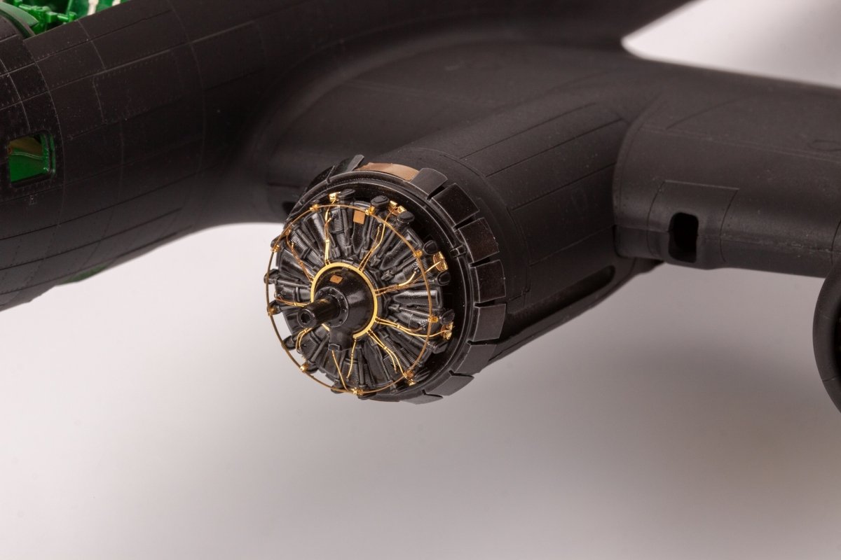 Moteurs Eduard 481052 B-17F HKM 1/48 – image 3