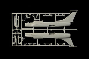 Italeri 1456 F-8E Crusader 1/72 – image 4