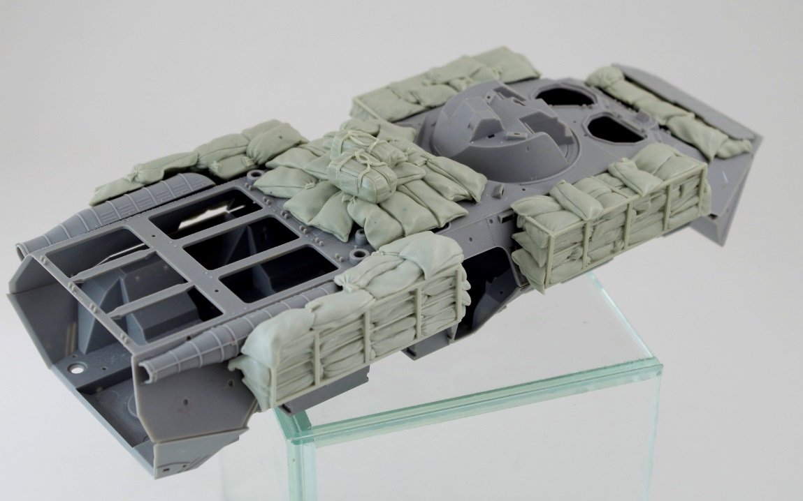 Panzer Art RE35-693 Sandbags armor for Ukrainian BTR-80 1/35 – immagine 4