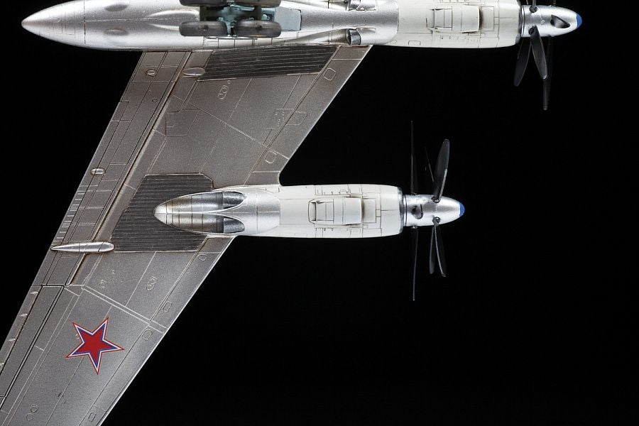 Zvezda 7038 Tu-95MS Bear Russian Strategic Bomber 1/144 – imagen 5