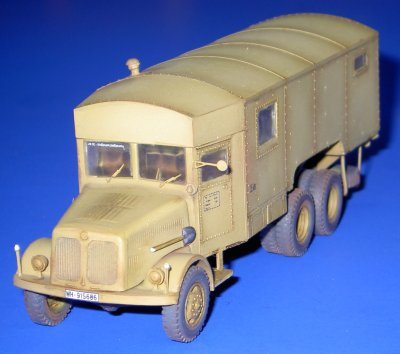 Attack 72817 TATRA T-111-8000 Kundediensttruppwagen 1/72 – imagen 3