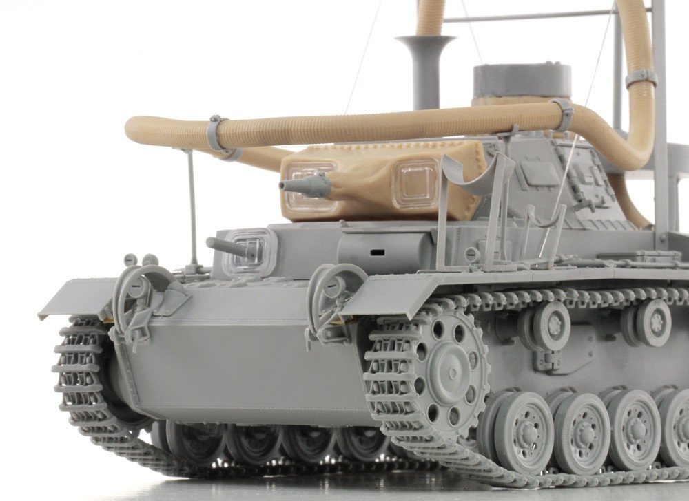 Cyber ​​​​Hobby 6717 Pz. Kpfw. 111(3,7 cm)(T) Ausf. F, Opération Seelowe (1/35) – image 6