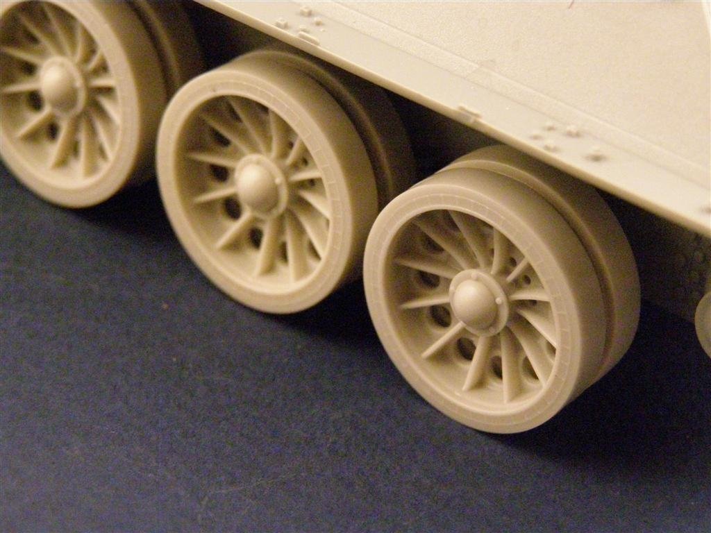 Panzer Art RE35-028 Late “Spider” wheels for T-34/T-54 tanks 1/35 – Bild 2