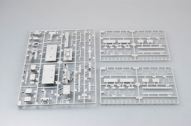 Trumpeter 01004 M1078 Light Medium Tactical Vehicle (LMTV) Standard Cargo Tru 1/35 – Bild 13