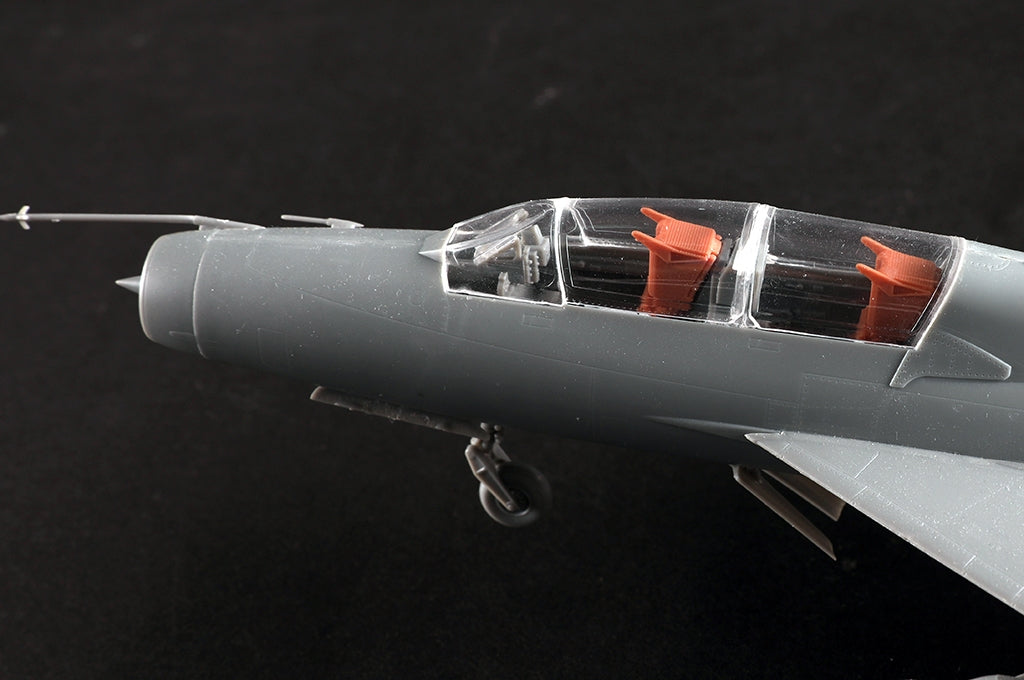 Trumpeter 02825 JJ-7A Trainer 1/48 – imagen 9