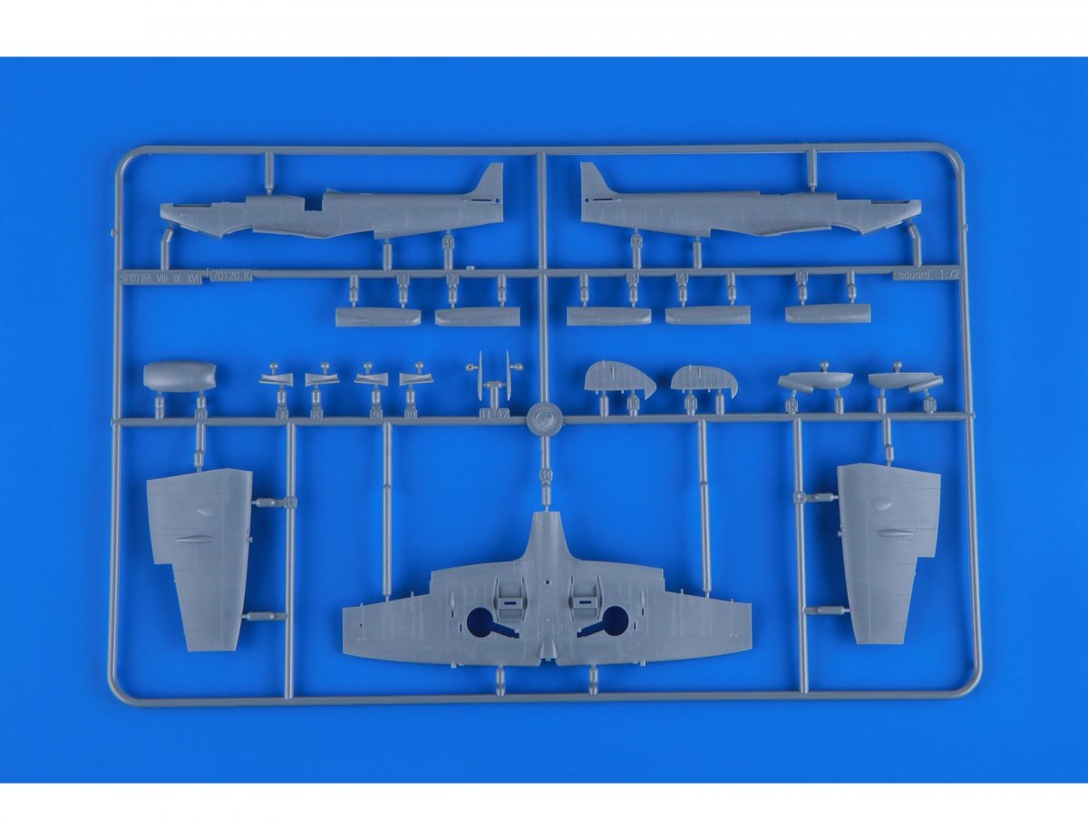 Eduard 70126 Spitfire Mk. XVI Bubbletop 1/72 – image 5