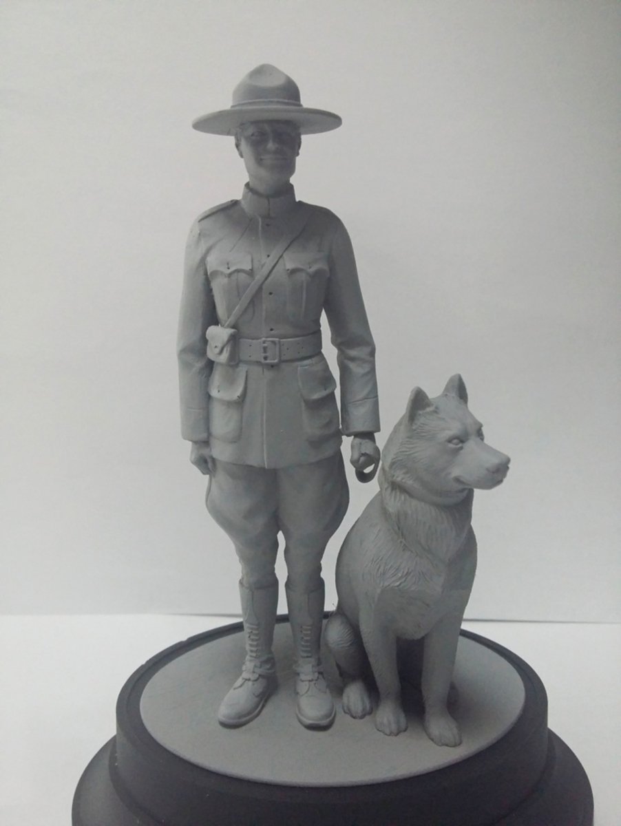 ICM 16008 RCMP Female Officer with dog 1/16 – imagen 2