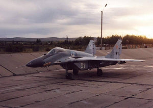 Diorama d&amp;#39;exposition Uschi 3036 : Voie de circulation et tarmac de type PAG russe, circulaire, édition mur anti-explosion 1/72  – image 5