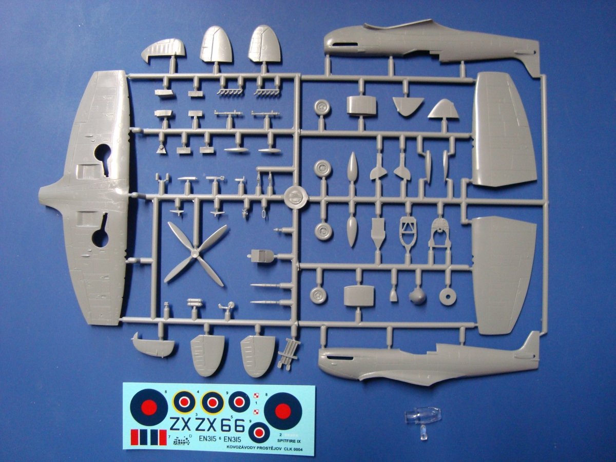 Kovozavody Prostejov CLK0004 Supermarine Spitfire Mk.IXc 1/72 – zdjęcie 3