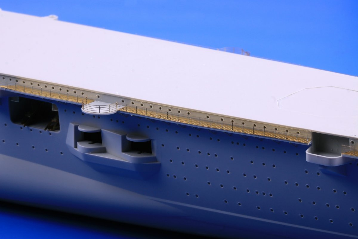 Eduard 53205 DKM Graf Zeppelin pt.2 railings TRUMPETER 1/350 – imagen 3
