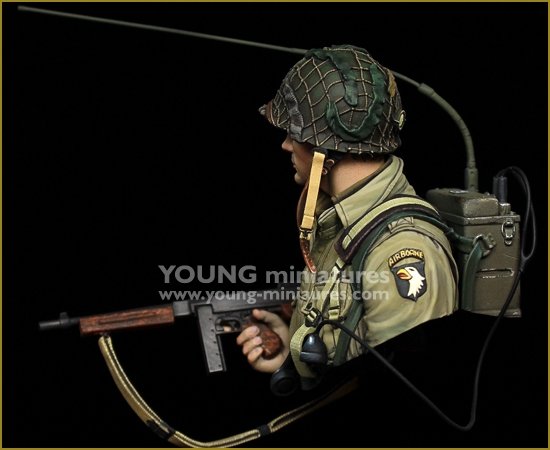 Young Miniatures YM1885 US Airborne Radio Operator CARENTAN 1944 1/10 – zdjęcie 3