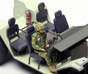 Tamiya 35275 JGSDF Light Armored Vehicle Iraq Humanitarian Assistance Team 1/35 – immagine 3