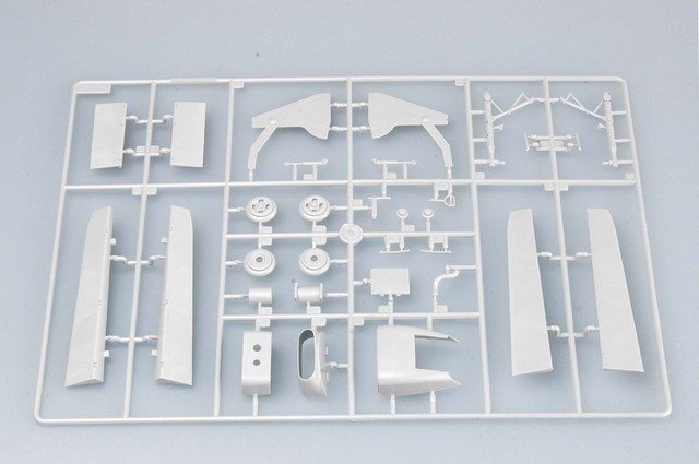 Trumpeter 02416 HURRICANE Mk.IIC/TROP 1/24 – image 9
