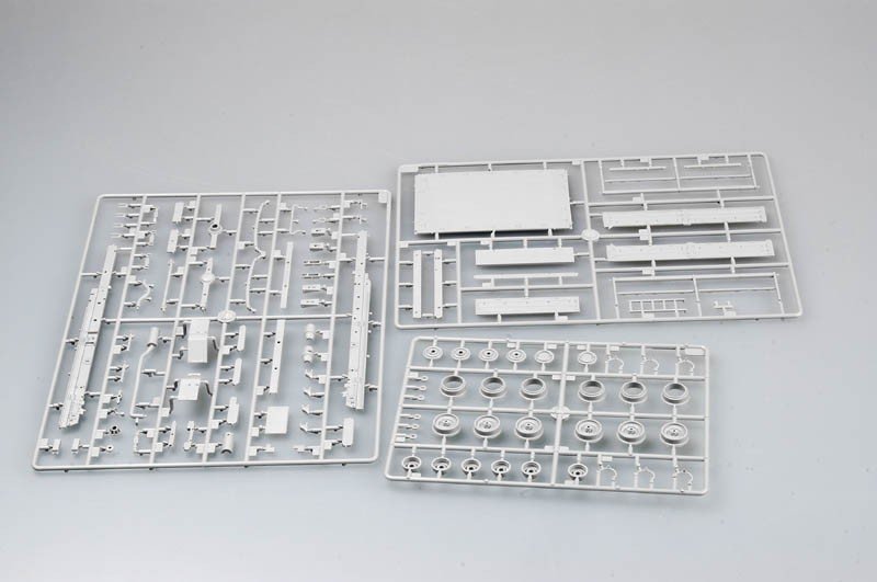 Trumpeter 01004 M1078 Light Medium Tactical Vehicle (LMTV) Standard Cargo Tru 1/35 – Bild 11