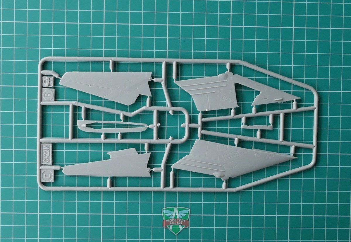 Modelsvit 72009 S-22I(Su-7IG) variable wing geometry 1/72 – imagen 5