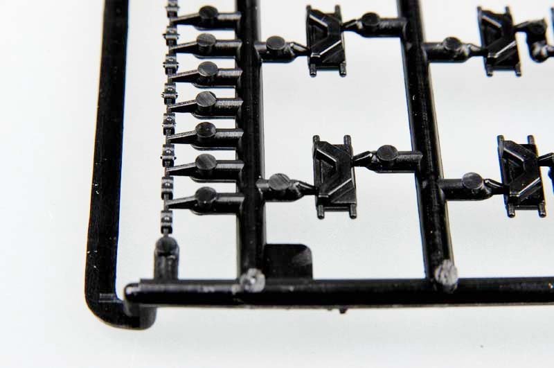 Trumpeter 02036 U.S. T85E1 track for U.S. M24 light tank (late) 1/35 – zdjęcie 4
