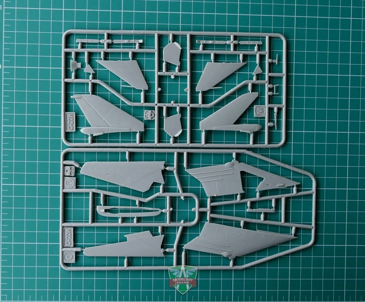 Modelsvit 72009 S-22I(Su-7IG) variable wing geometry 1/72 – imagen 6