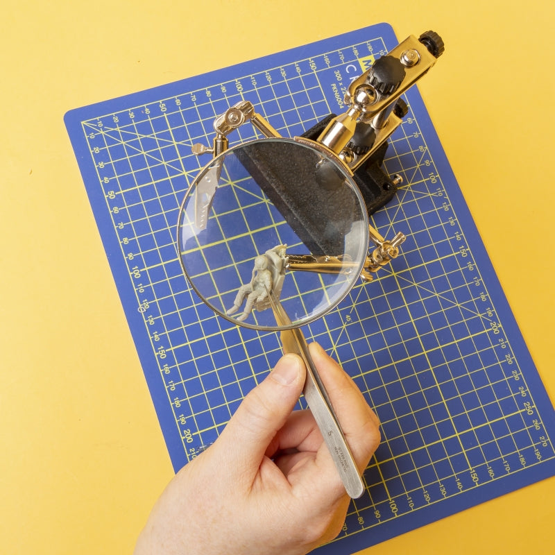 Modelcraft PCL2300 Heavy Duty Helping Hands Magnifier – immagine 3