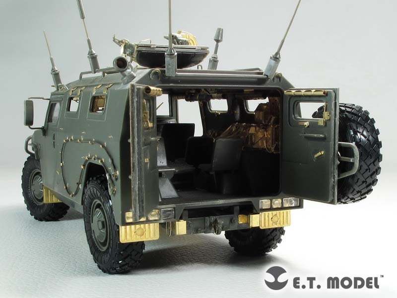ET Model E35-195 Intérieur du GAZ-233014 STS « TIGER » russe (pour Meng VS-003) (1/35) – image 2