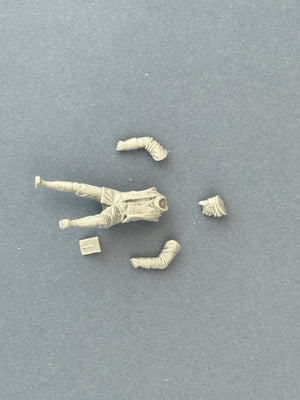 Copper State Models F35-056 German dispatch rider Standing with a motorcycle ( Motorcycle not included) 1/35 – Bild 4