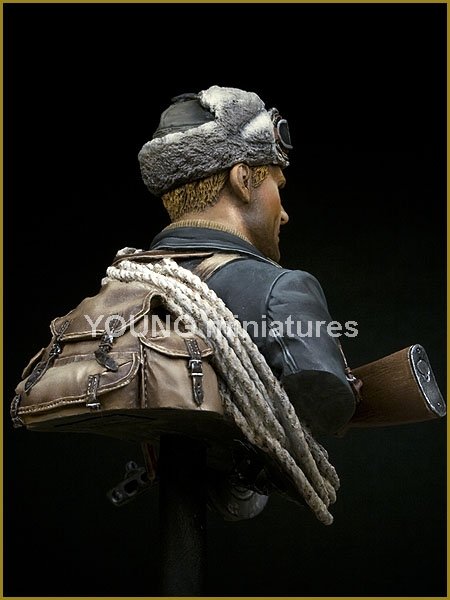 Young Miniatures YM1827 SOVIET MOUNTAINEER OFFICER 1942 1/10 – Bild 6