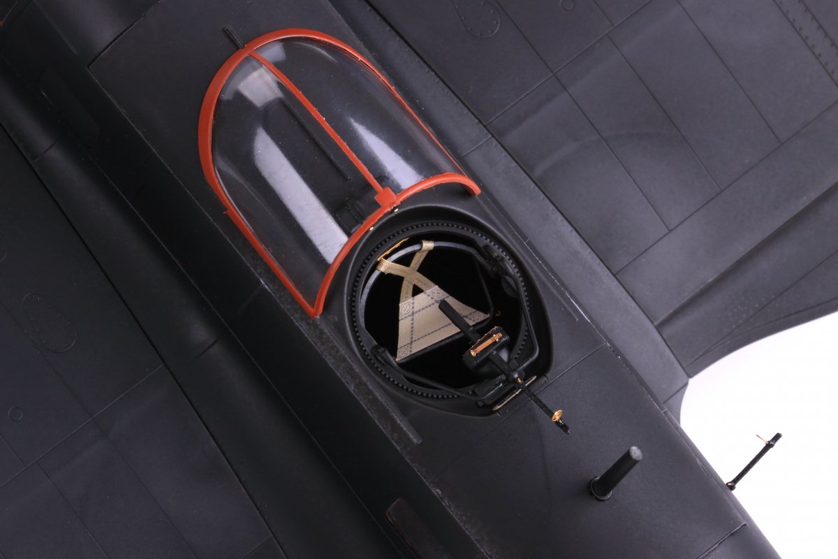 Eduard 49887 He 111H-3 radio compartment ICM 1/48 – imagen 4