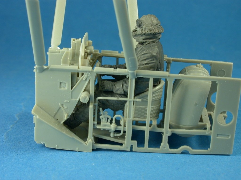 Copper State Models F32-038 Seated RFC Pilot in Sidcot suit 1/32 – zdjęcie 4