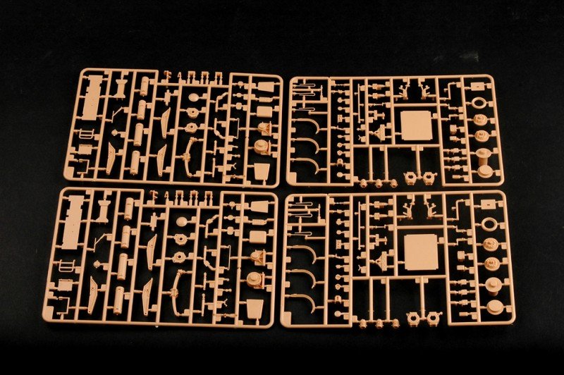 Hobby Boss 85502 M1070 Truck Tractor and M1000 HET Semi-trailer 1/35 – immagine 2
