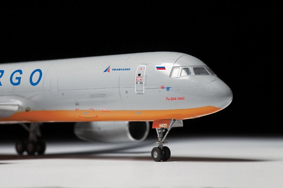 Zvezda 7031 Cargo airplane TU-204-100C 1/144 – Bild 6
