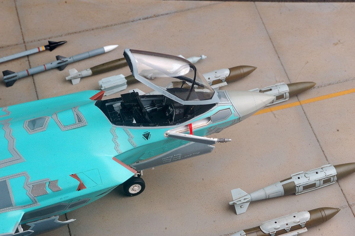 Kitty Hawk 80132 F-35C Lighting II 1/48 – imagen 14