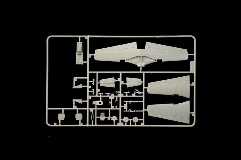 Italeri 1452 North American F-51D Mustang Guerre de Corée 1/72 – image 4
