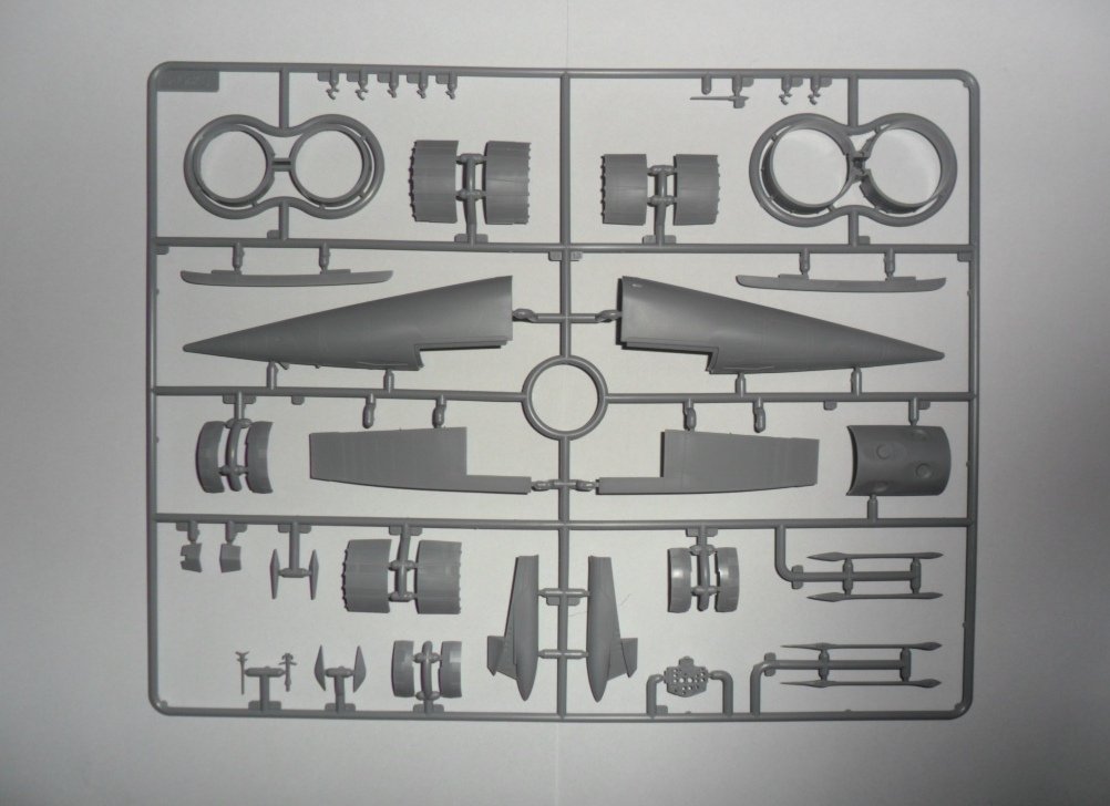 ICM 48902 MiG-25 RB, avion de reconnaissance soviétique (1/48) – image 3