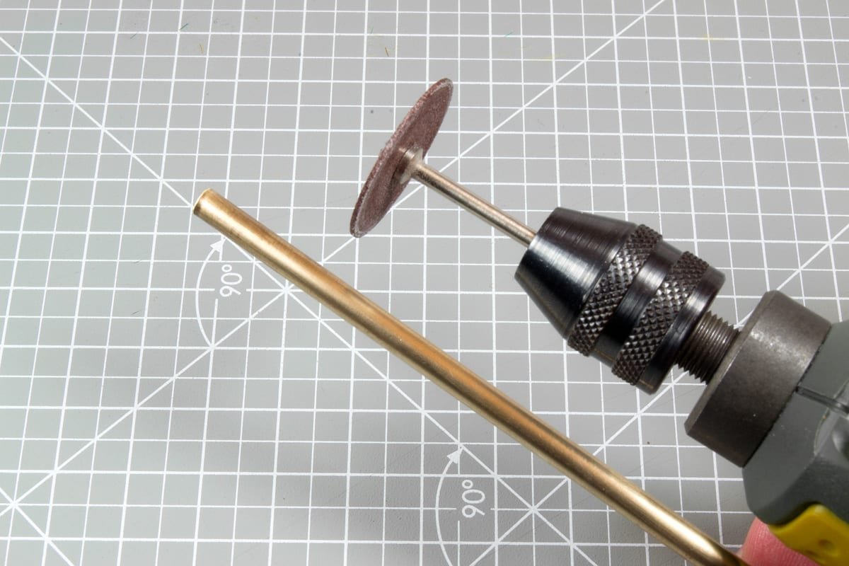 AK Interactive AK9107 BRASS PIPES 0.8MM Ø. 5 UNITS. – immagine 4